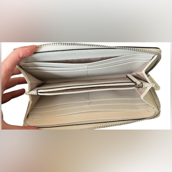 MICHAEL KORS Quarter Zip Wallet NEVER USED!! - Picture 9 of 10